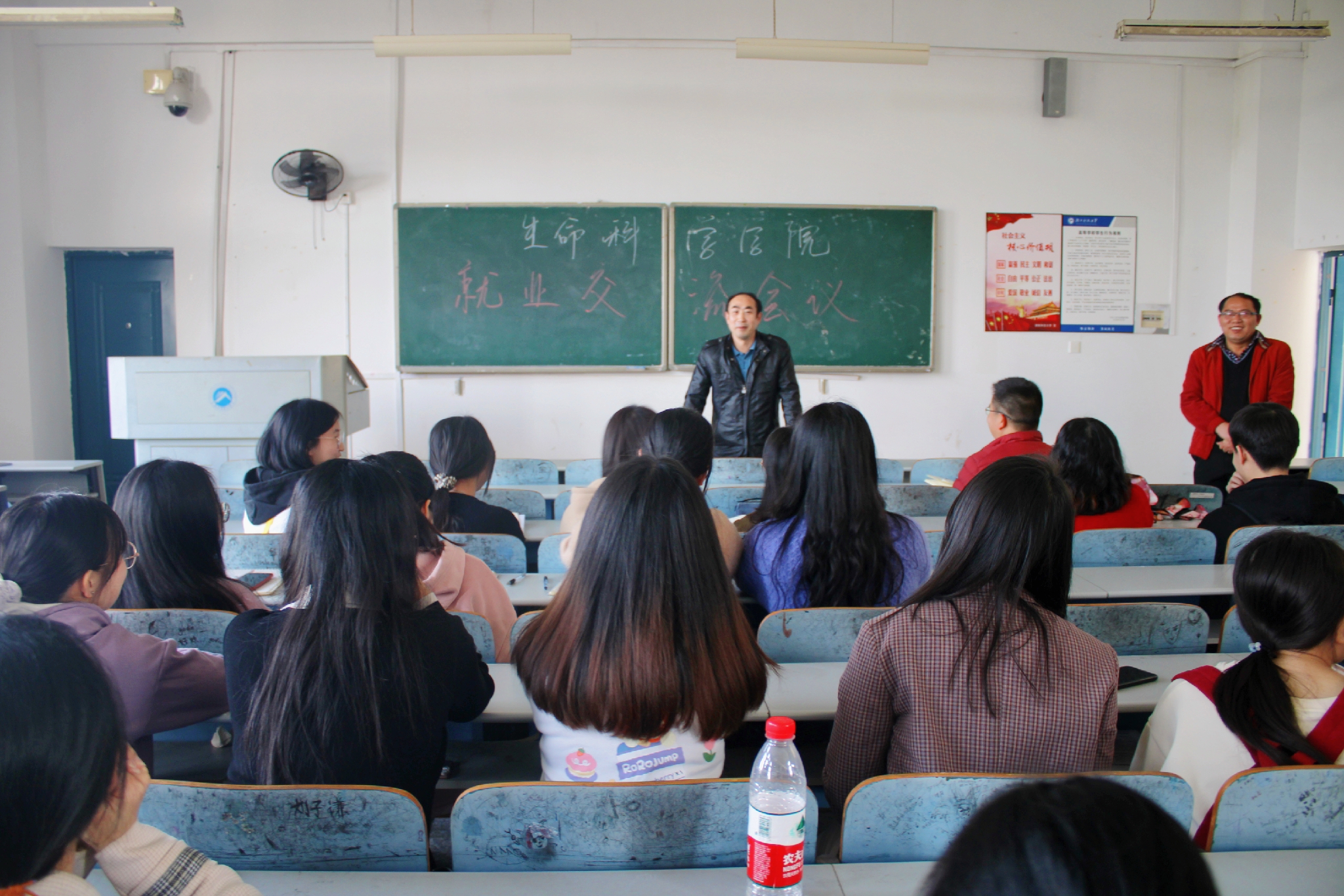 4a5d1a2284c54bb294f52aa7e02afedf.jpg 4a5d1a2284c54bb294f52aa7e02afedf.jpg